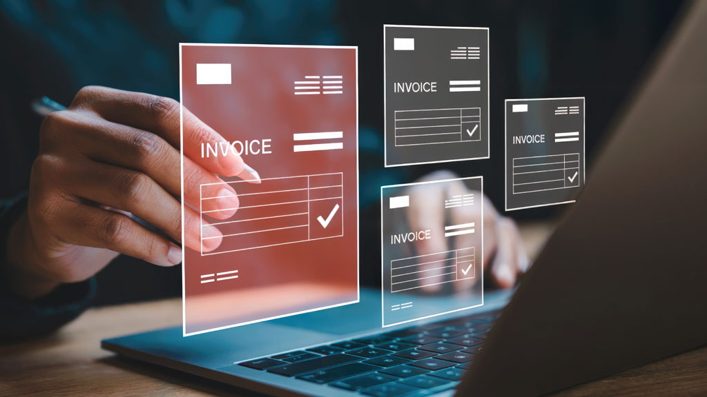 Personne vérifiant les paramètres de facturation Google Ads sur écran